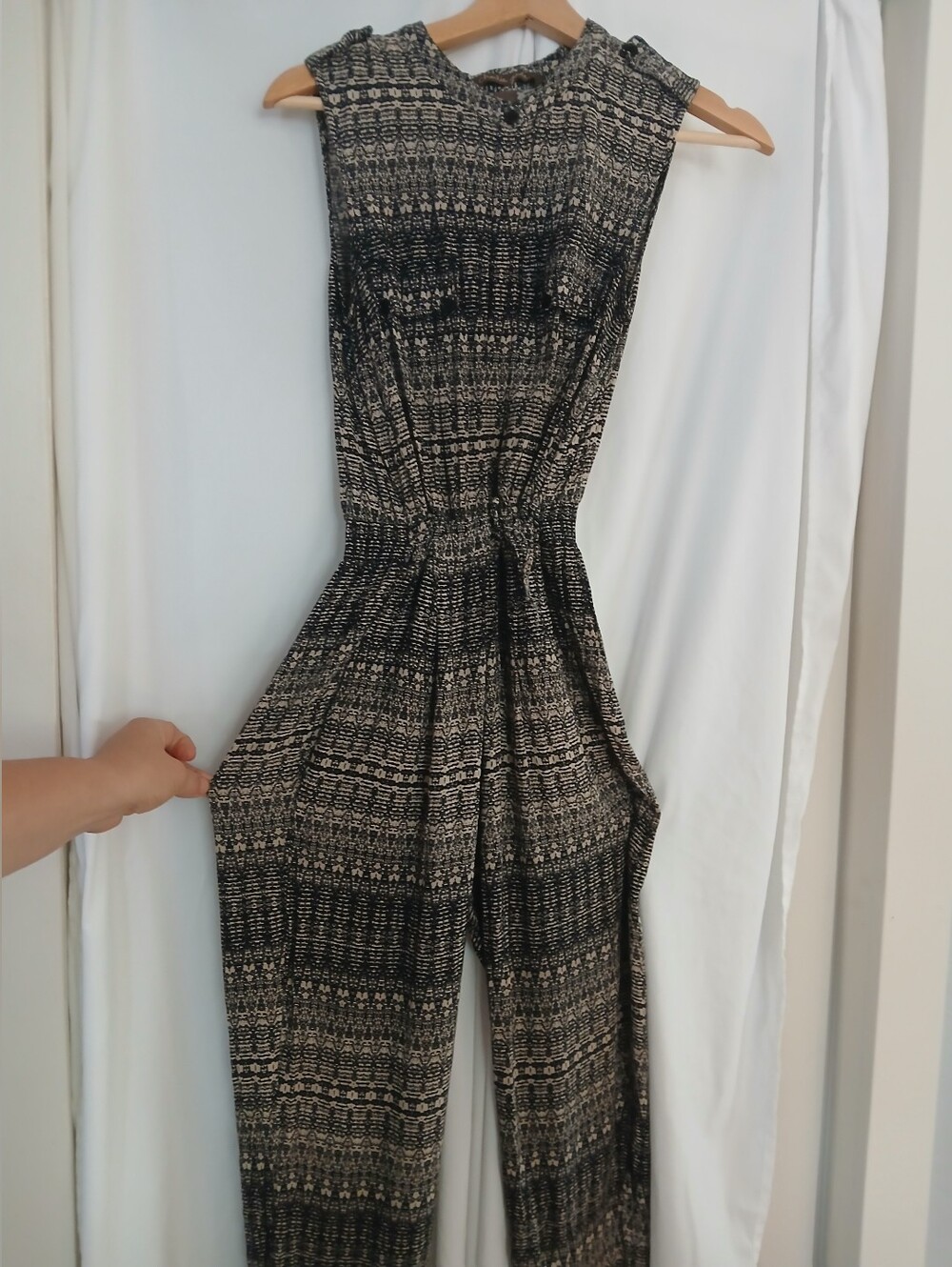Charlie Jade Printed Sleeveless Jumpsuit | Size S/P